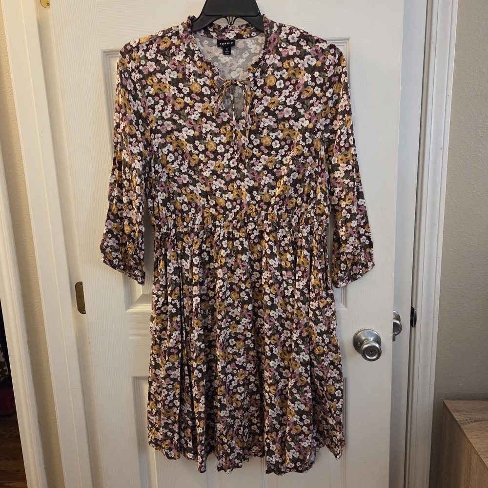 Torrid sz 0/Large ditsy floral knee dress boho cottagcore garden rayon/spandex